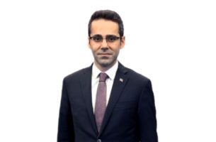 yasin-ekrem-serim-bakanyardimcisi-hayati-esi-cocuklari-biyografi-kim-nereli.jpg